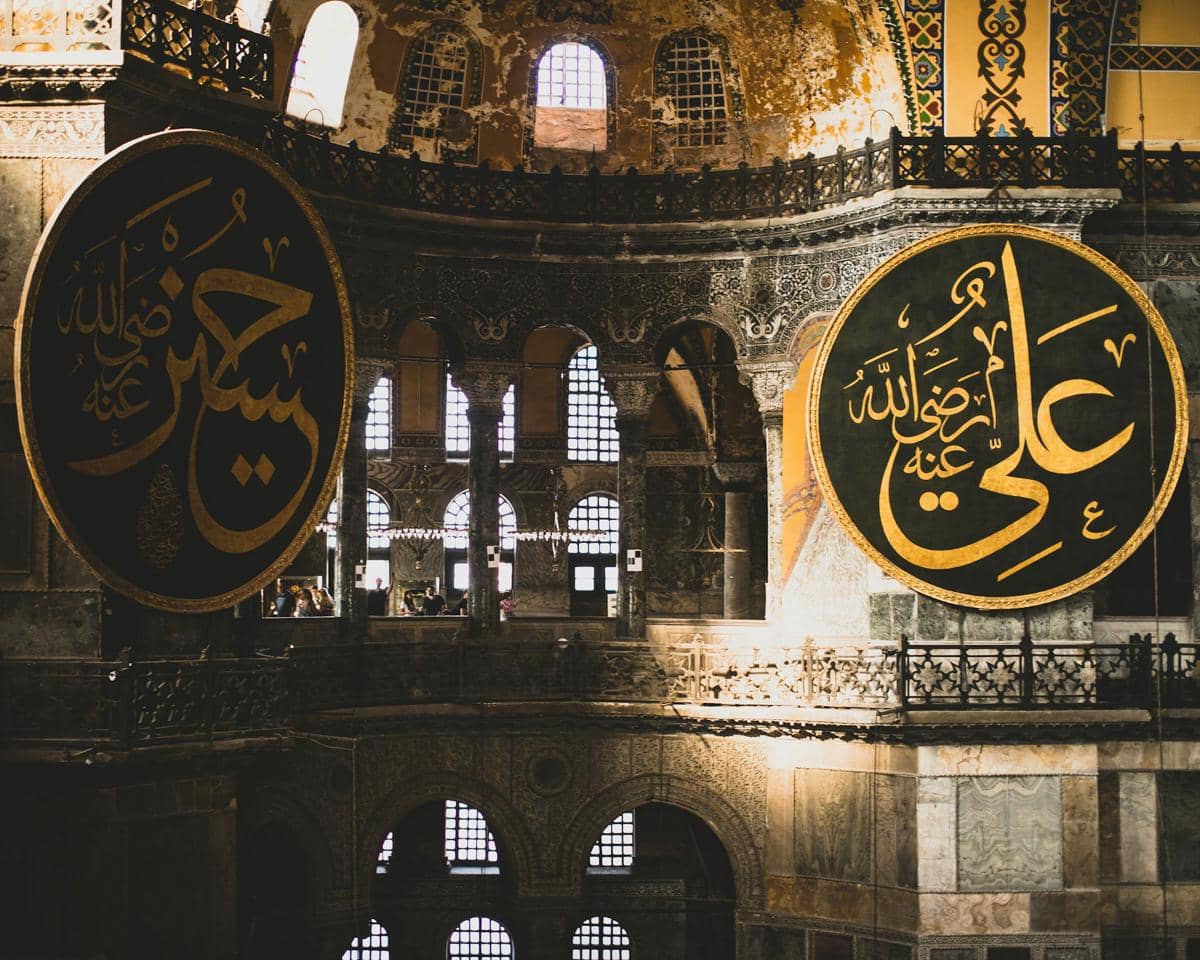 Ilustrasi kaligrafi masjid (unsplash.com/Photo by Aleksandra Dementeva)