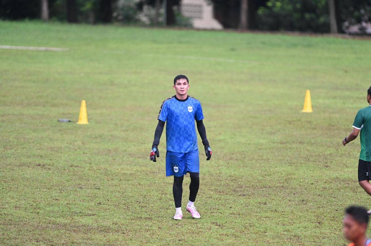 psis, kiper psis, mario londok