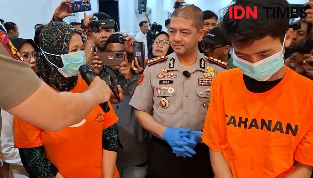 Sumarni (39) bantah paksa karyawati insisial K, berhubungan badan dengan suaminya, Sukarno (24). IDN Times/Darsil Yahya