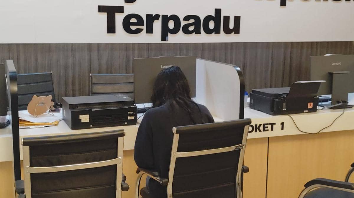 Korban K saat melapor di SPKT Polrestabes Makassar (Dok. Polrestabes Makassar).