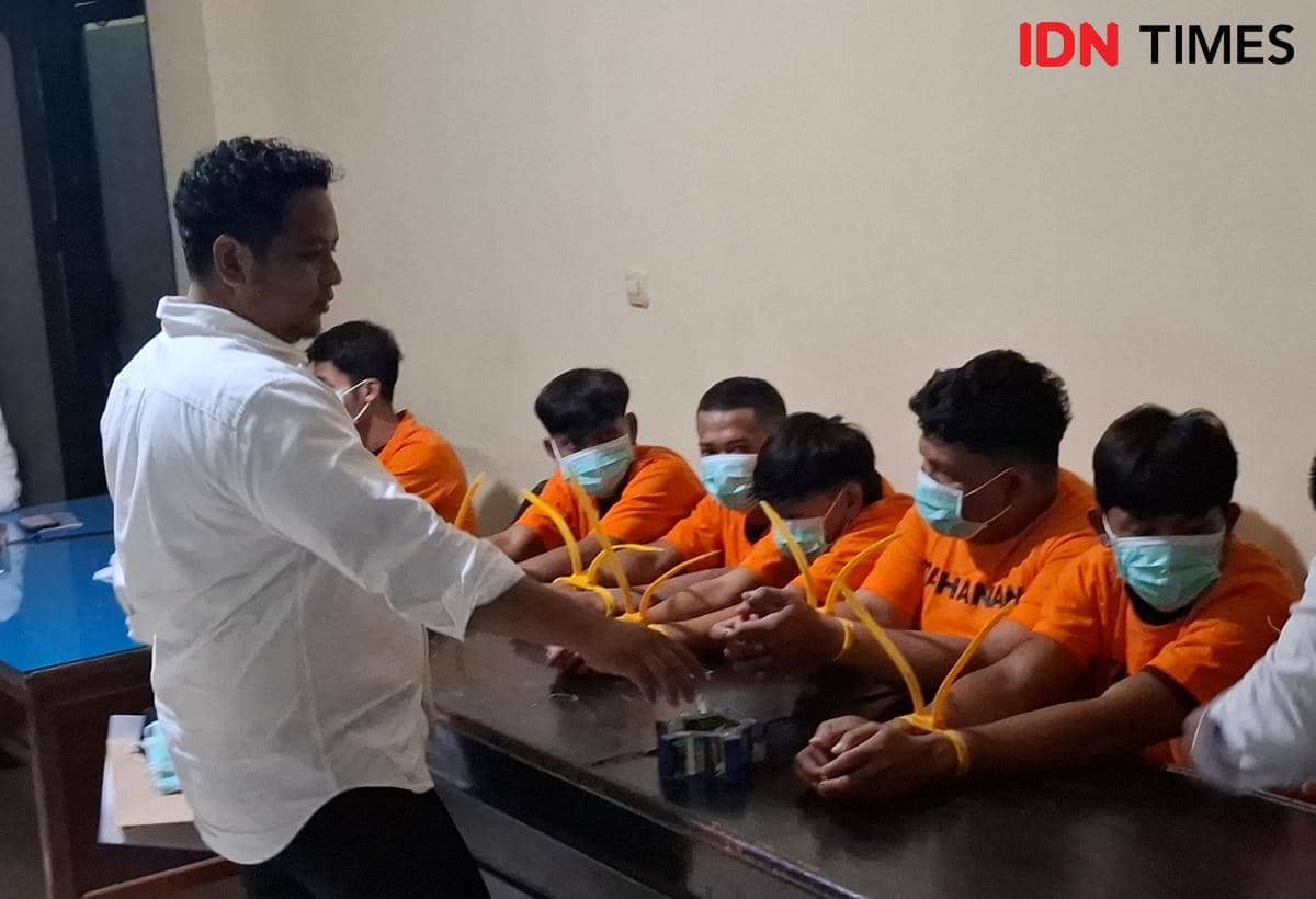 Enam pelaku pengeroyokan hingga tewaskan warga Gowa, Muh Fiqri Syahrul (19) saat malam tahun baru ditetapkan tersangka. IDN Times/Darsil Yahya.