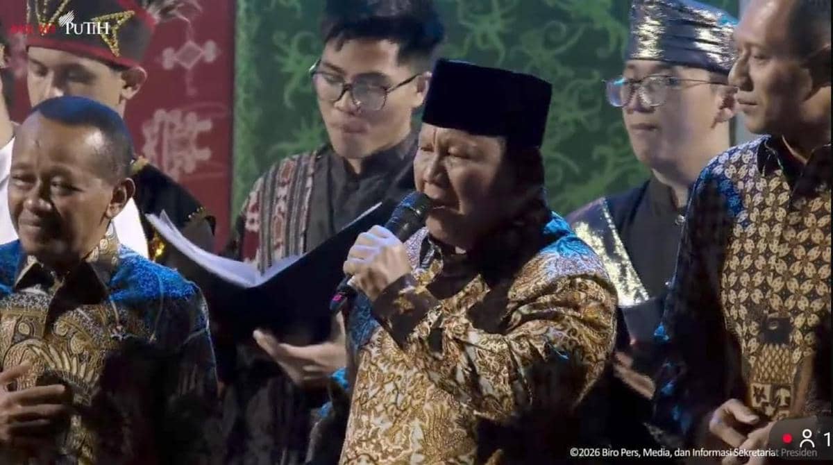 Presiden RI Prabowo Subianto ikut nyanyi lagu kesayangannya di acara Natal Nasional 2025 di GBK