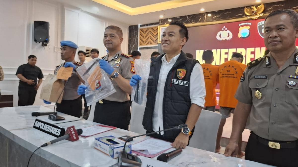 Kapolrestabes Makassar, Kombes Pol Arya Perdana didampingi Kasatreskrim AKBP Devi Sujana, Kasi Humas Kompol Wahiduddin dan Kasi Propam Kompol Ramli. Foto : IDN Times/Darsil Yahya.