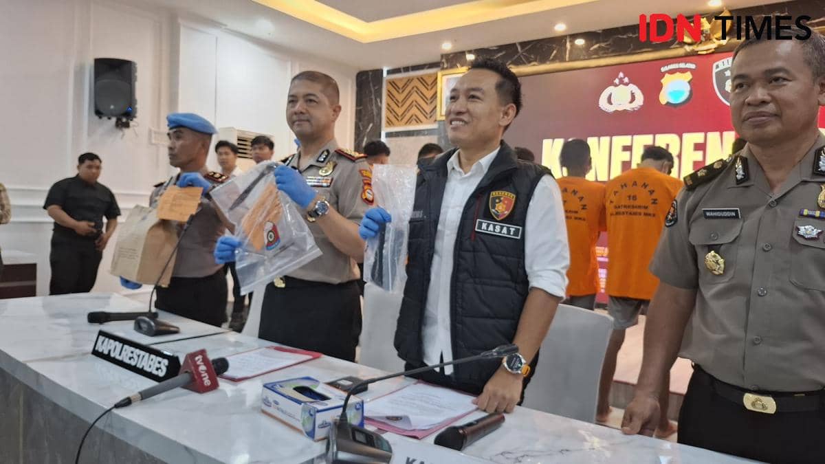 Kapolrestabes Makassar, Kombes Pol Arya Perdana didampingi Kasatreskrim AKBP Devi Sujana, Kasi Humas Kompol Wahiduddin dan Kasi Propam Kompol Ramli. IDN Times/Darsil Yahya