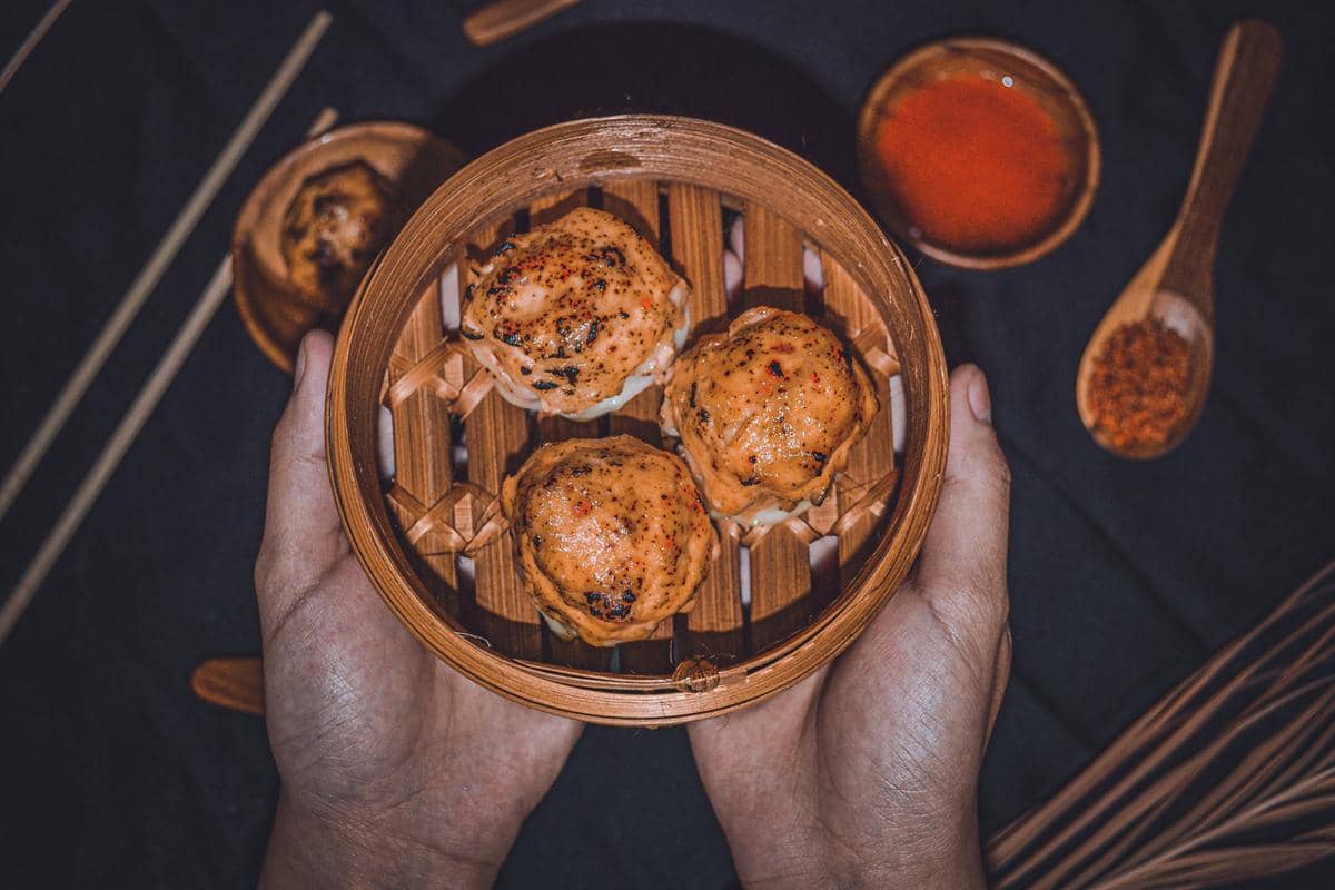 ilustrasi dimsum ayam mentai cabai ijo