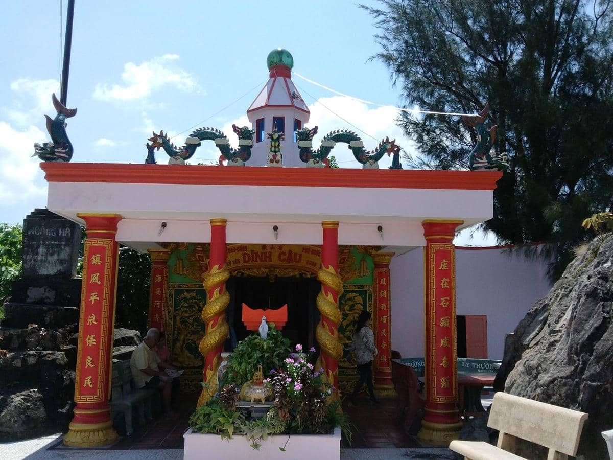 potret Dinh Cau Temple