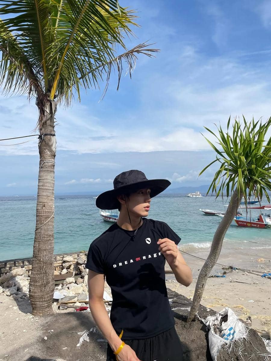 potret Intak P1Harmony liburan ke Bali