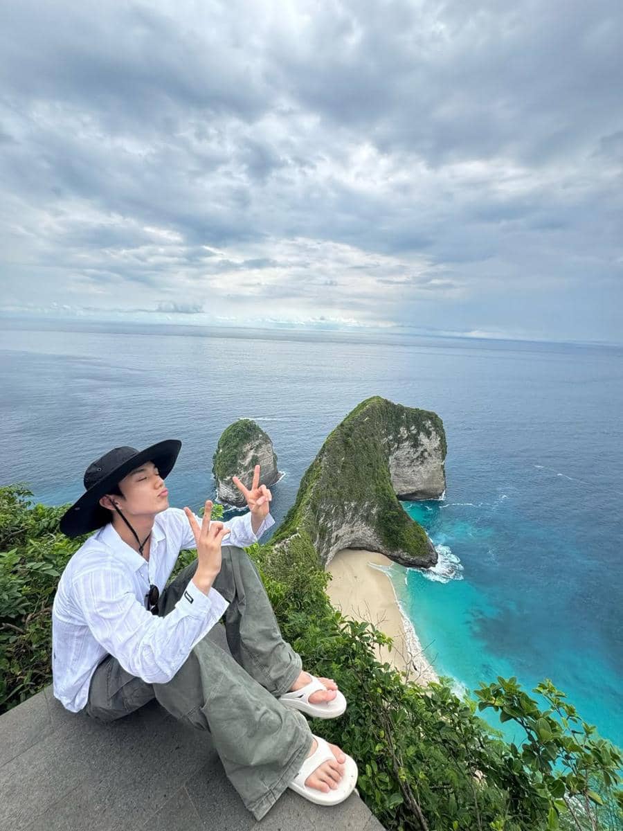 potret Intak P1Harmony liburan ke Bali