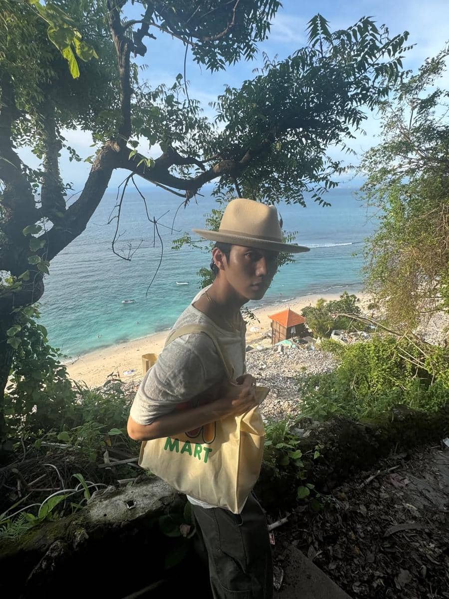 potret Intak P1Harmony liburan ke Bali