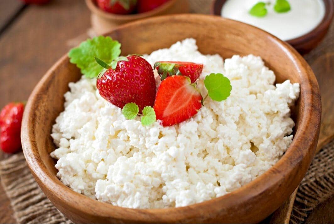 cottage cheese (freepik.com/timolina)