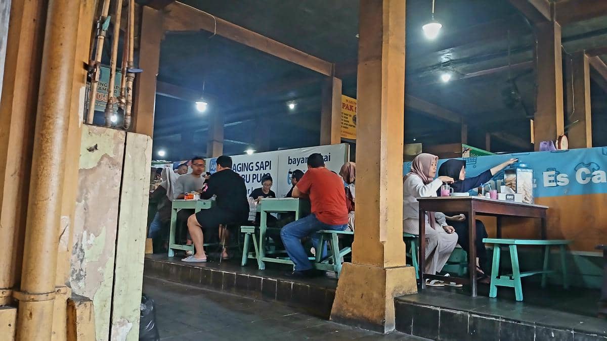 Soto sapi bu pujo, pasar beringharjo 