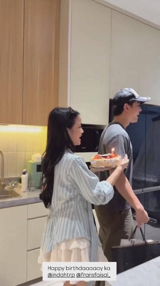 Fuji dan Fadly Faisal Kasih Kejutan Ultah Kakak Ipar (instagram.com/fuji_an)