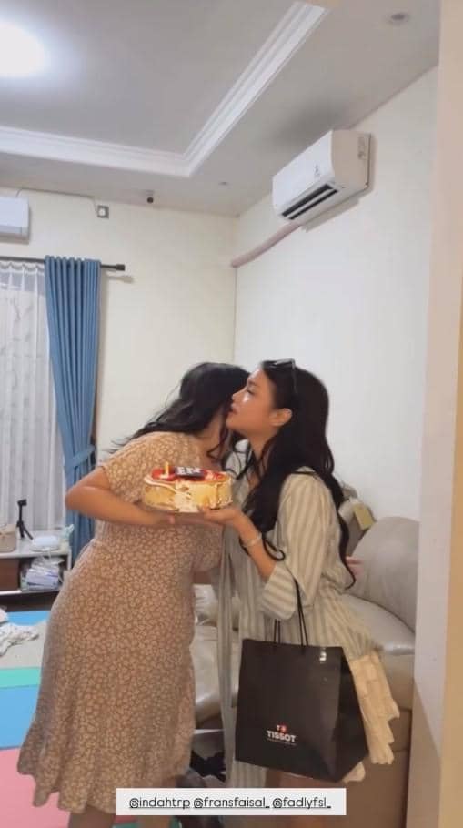 Fuji dan Fadly Faisal Kasih Kejutan Ultah Kakak Ipar (instagram.com/fuji_an)