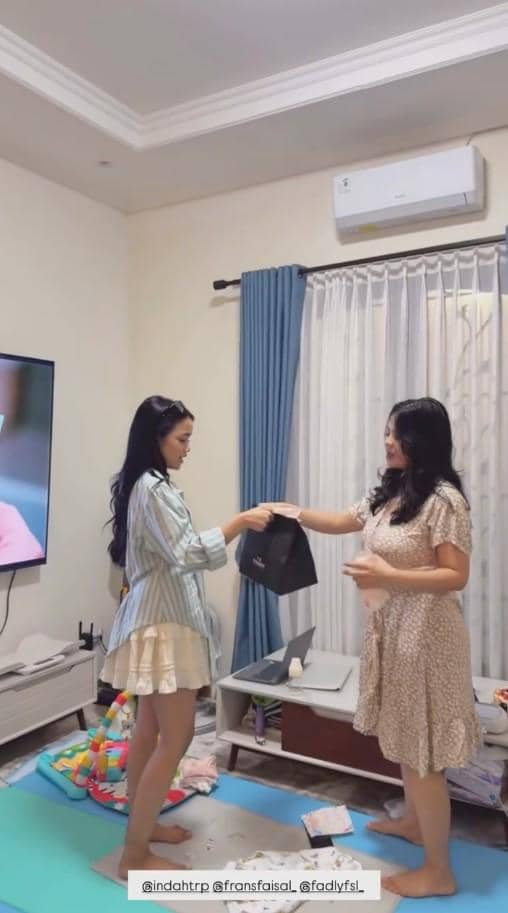 Fuji dan Fadly Faisal Kasih Kejutan Ultah Kakak Ipar (instagram.com/fuji_an)