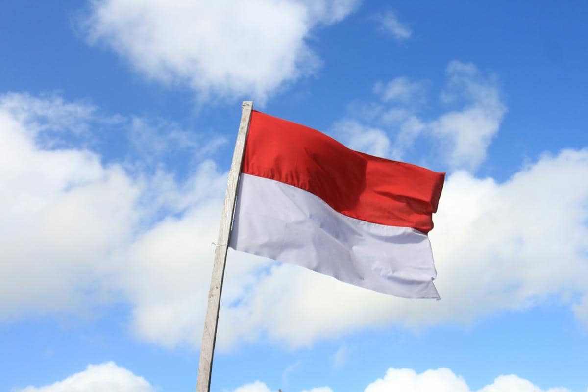 Bendera Indonesia (unsplash.com/@bismamahendra07)