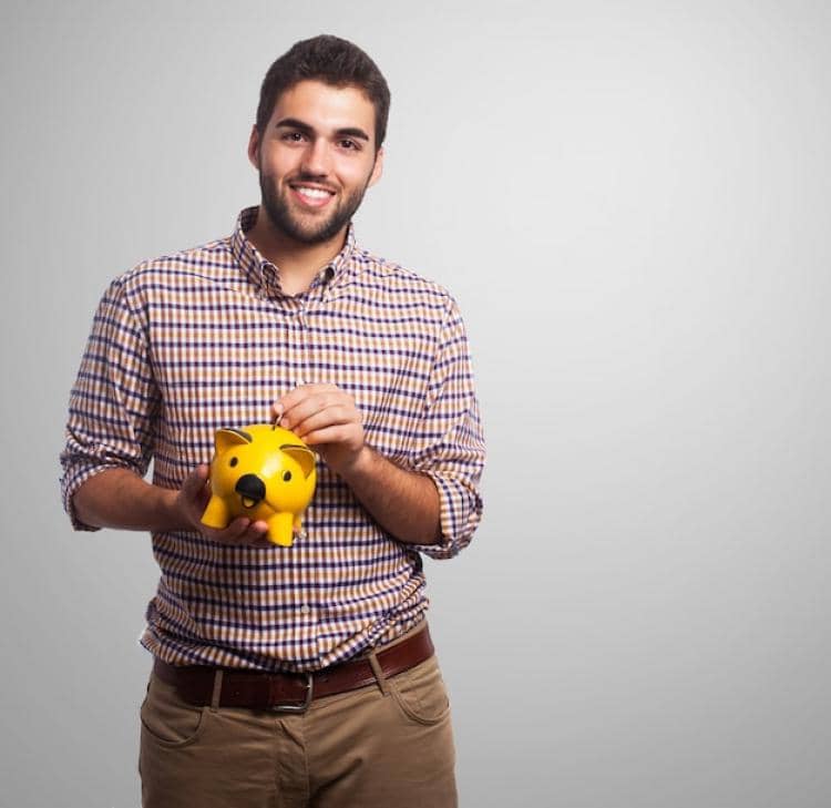 ilustrasi pria menyisihkan uang untuk Ramadan