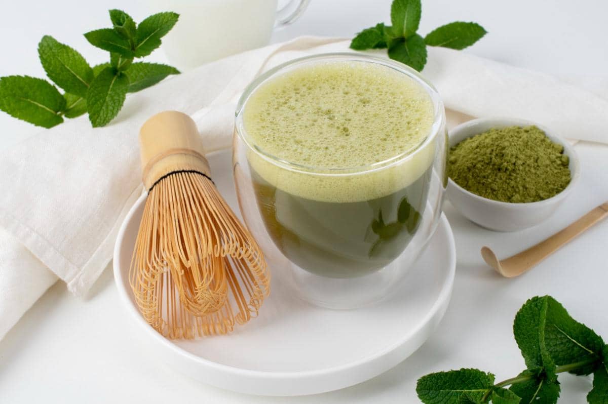 ilustrasi cold brew matcha