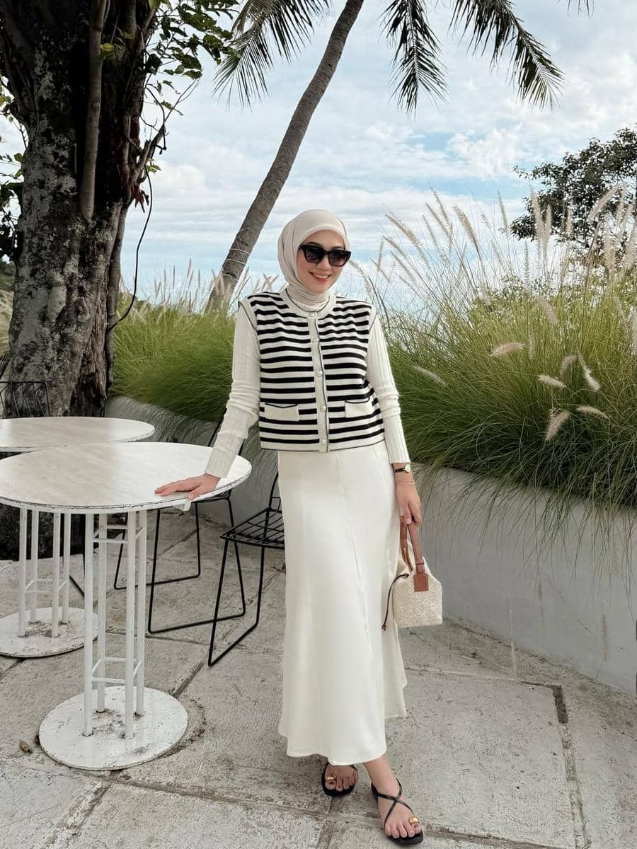 potret ide vest salur hitam putih ala Shanci Brenzy