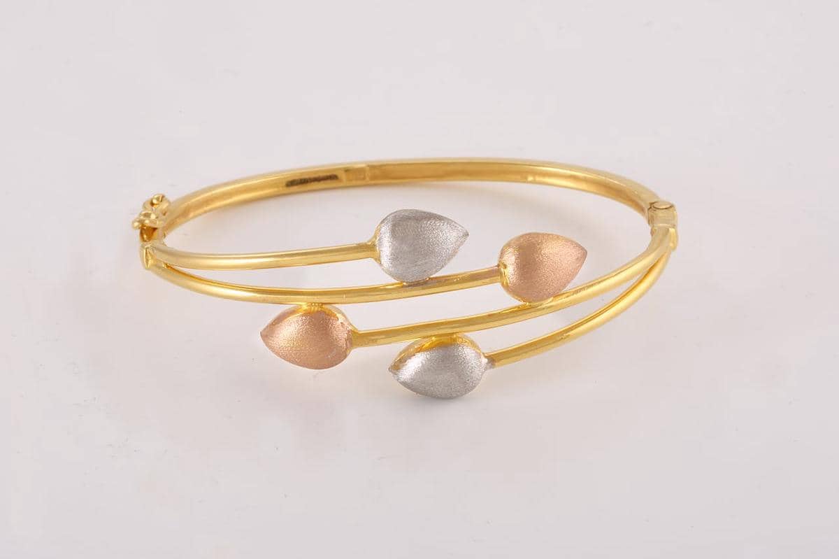 ilustrasi gelang emas