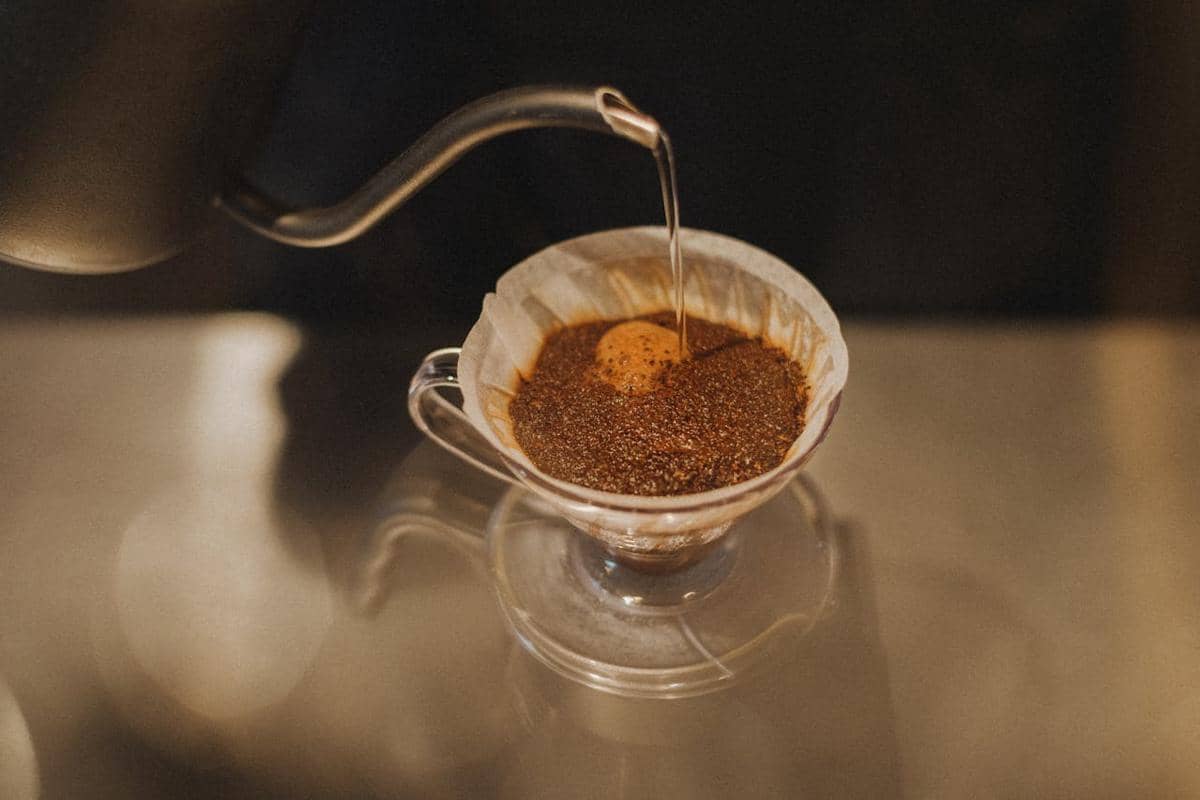 ilustrasi proses menyeduh kopi