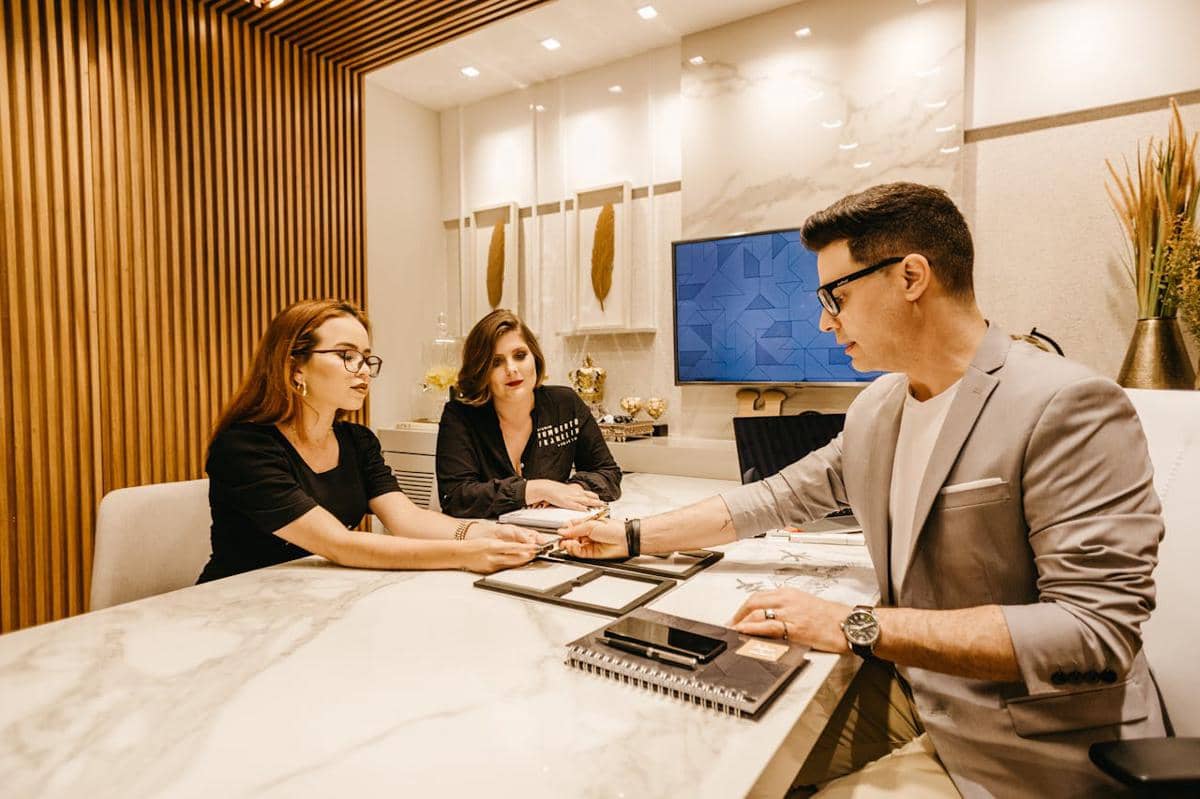 ilustrasi melayani pelanggan