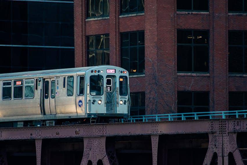 ilustrasi transportasi LRT