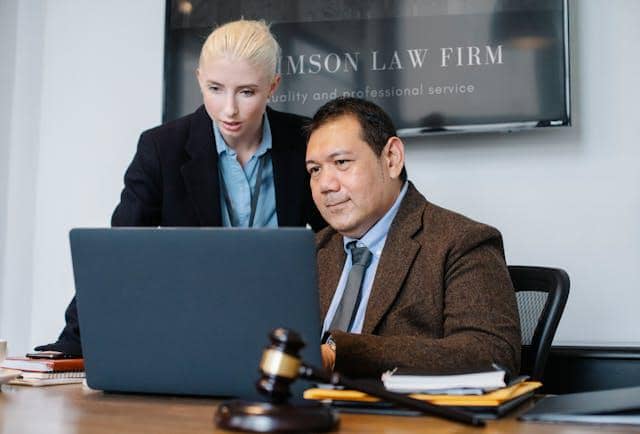 Legal Staff Bukan Sekadar Urus Dokumen, Apa Saja 5 Tugasnya?