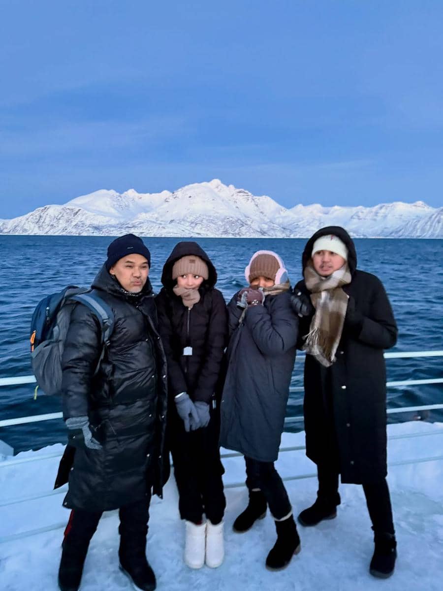 Lyodra ikut safari laut di Tromsø.