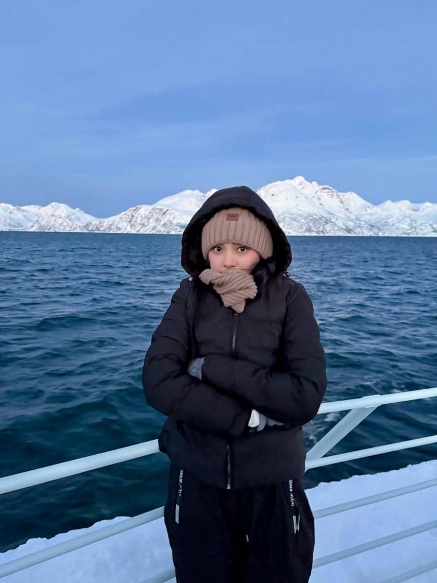 Lyodra ikut safari laut di Tromsø.