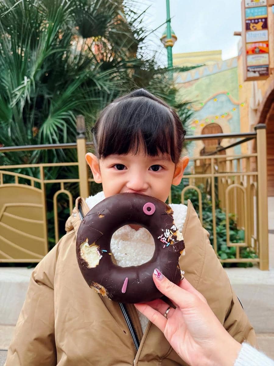 Keluarga Cut Meyriska liburan ke Zootopia Land