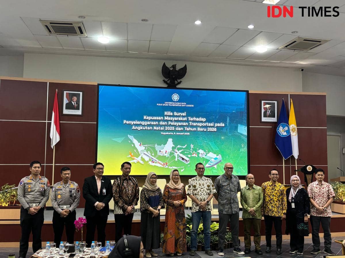 Pustral UGM merilis hasil survei kepuasan masyarakat terhadap penyelenggaraan dan pelayanan transportasi angkutan Natal 2025 dan tahun baru 2026, di Gedung Pascasarjana UGM, Selasa (6/1/2026). 