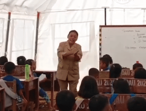 Suasana belajar di tenda Kemendisdakmen pada hari pertama sekolah di Tapanuli Tengah,, Senin (5/1/2026) (dok.Pemkab Tapteng) 