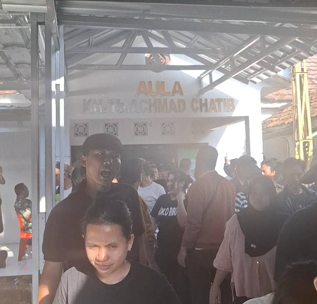 Warga Taktakan walk out saat dialog sampah Tangsel 