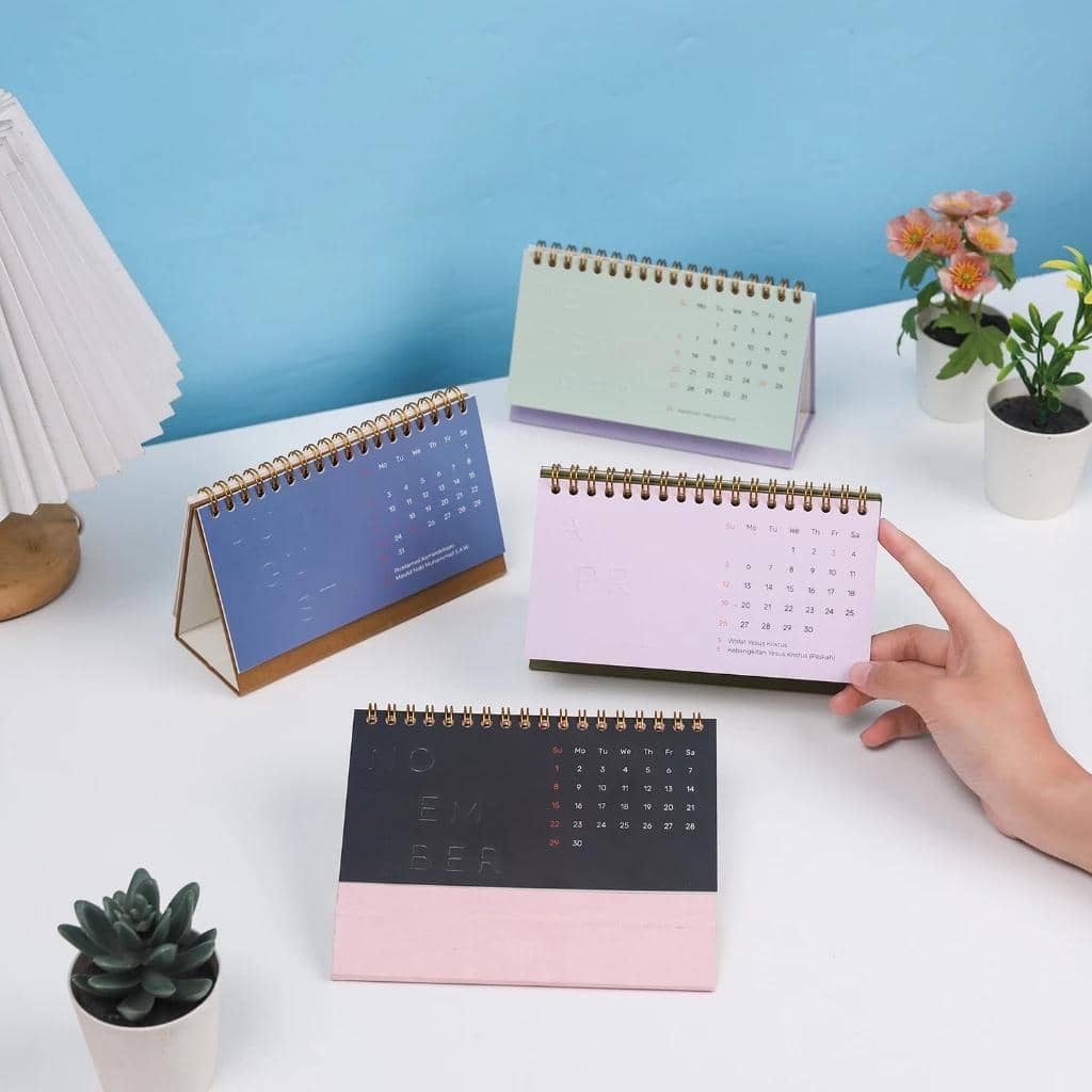 bukuqu Calendar Meja Emboss.jpg