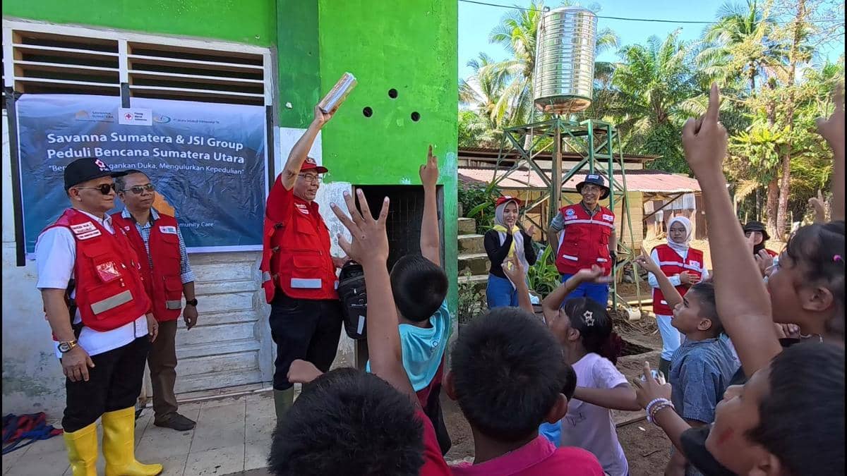 Bantuan alat sekolah untuk anak-anak penyintas banjir di Sibolga dan Tapteng (dok.PMI)