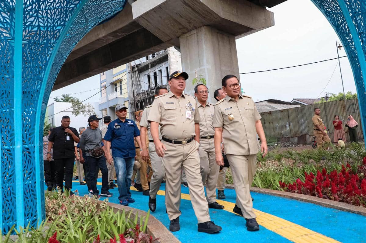 Gubernur DKI Jakarta, Pramono Anung tinjau Taman Gapura Muka di Cakung, Jakarta Timur