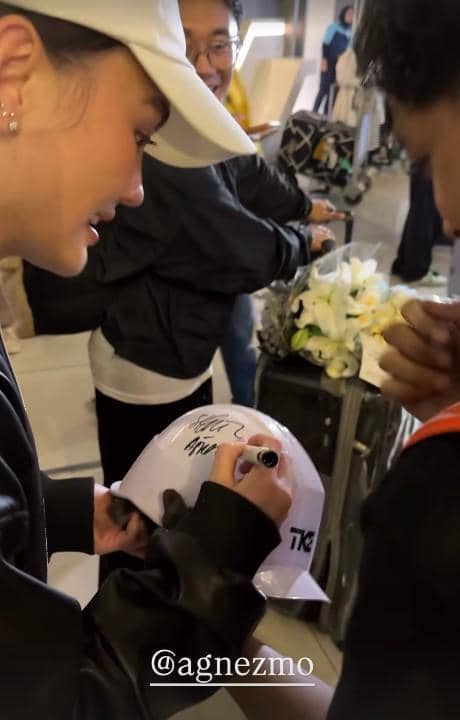 Agnez Mo Pulang ke Indonesia, Disambut Penggemar (instagram.com/the.agnation)