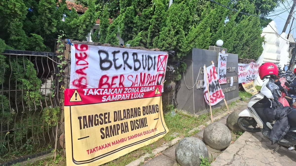 Warga Taktakan berdemo tolak sampah 
