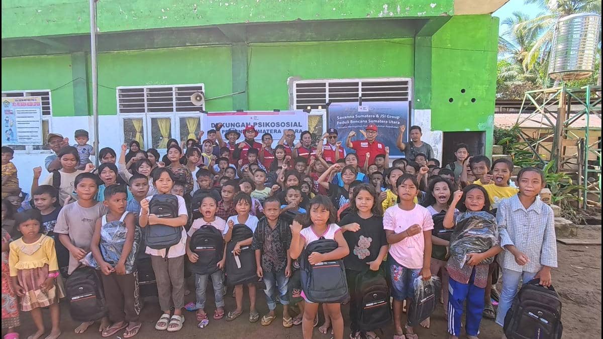 Bantuan alat sekolah untuk anak-anak penyintas banjir di Sibolga dan Tapteng (dok.PMI)