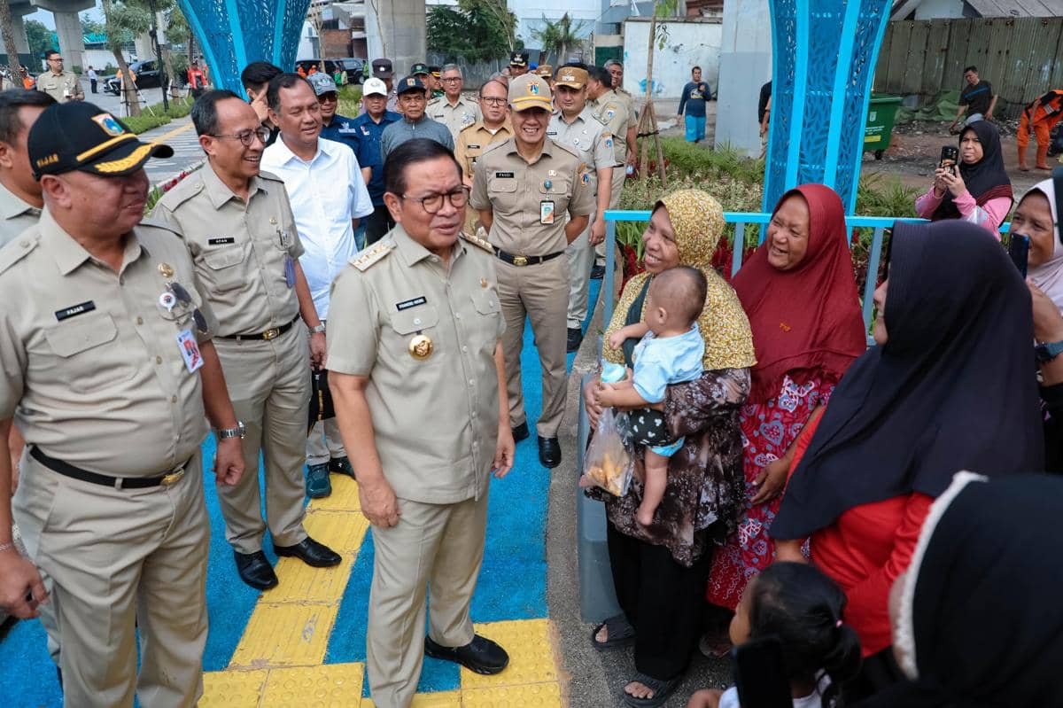Gubernur DKI Jakarta, Pramono Anung, tinjau Taman Gapura Muka di Cakung