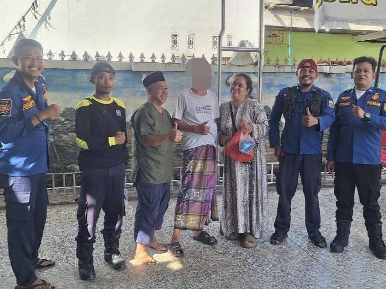 Damkar Bujuk Bocah 15 Tahun di Bekasi yang Takut Disunat. (Dokumen Disdamkarmat Kabupaten Bekasi)