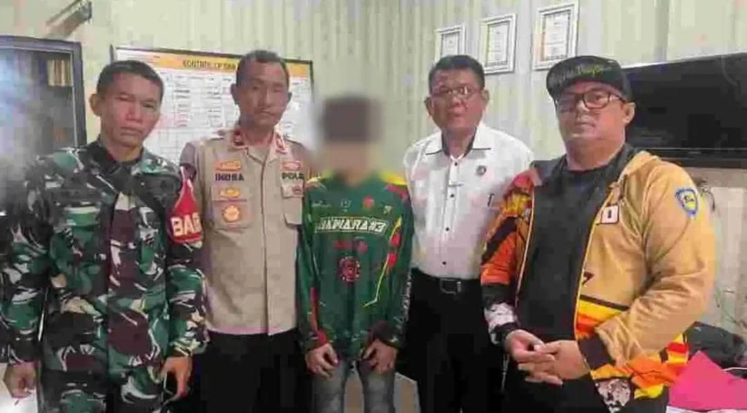 Pelaku penikaman kurir di OKU saat diringkus polisi. (Dok Polsek Lubuk Raja)