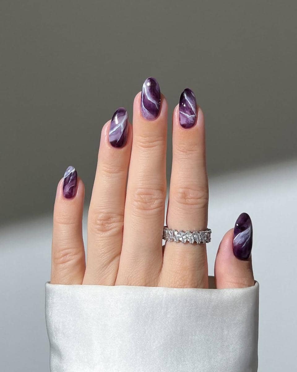 ide nail art nuansa plum