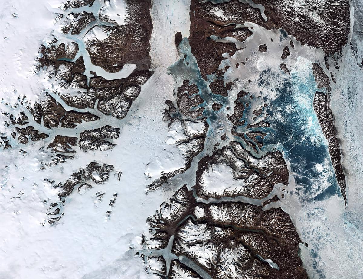 tampilan satelit Northeast Greenland National Park dengan lanskap salju dan kondisi alam ekstrem
