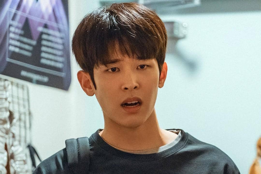 Seo Jun Seo dalam drama Korea Love Me diperankan oleh Lee Si Woo
