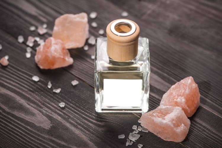 ilustrasi parfum dengan notes mineral