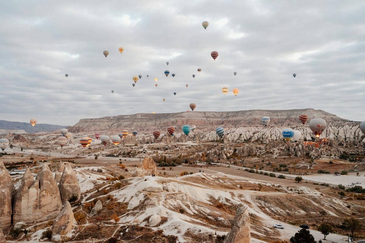 ilustrasi Cappadocia di musim dingin