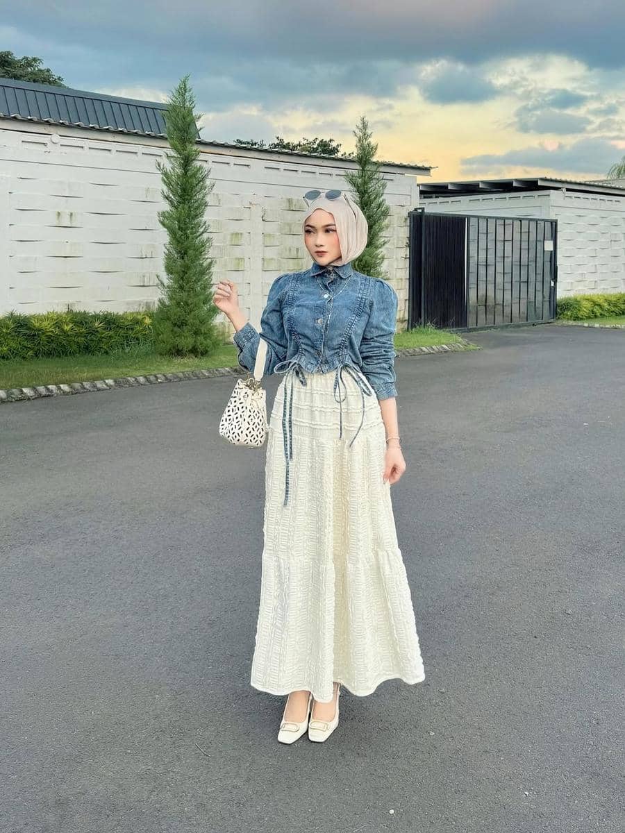 potret ide outfit hijab pakai rok ala hanifa lestari