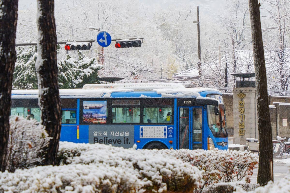 ilustrasi bus di Korea Selatan 