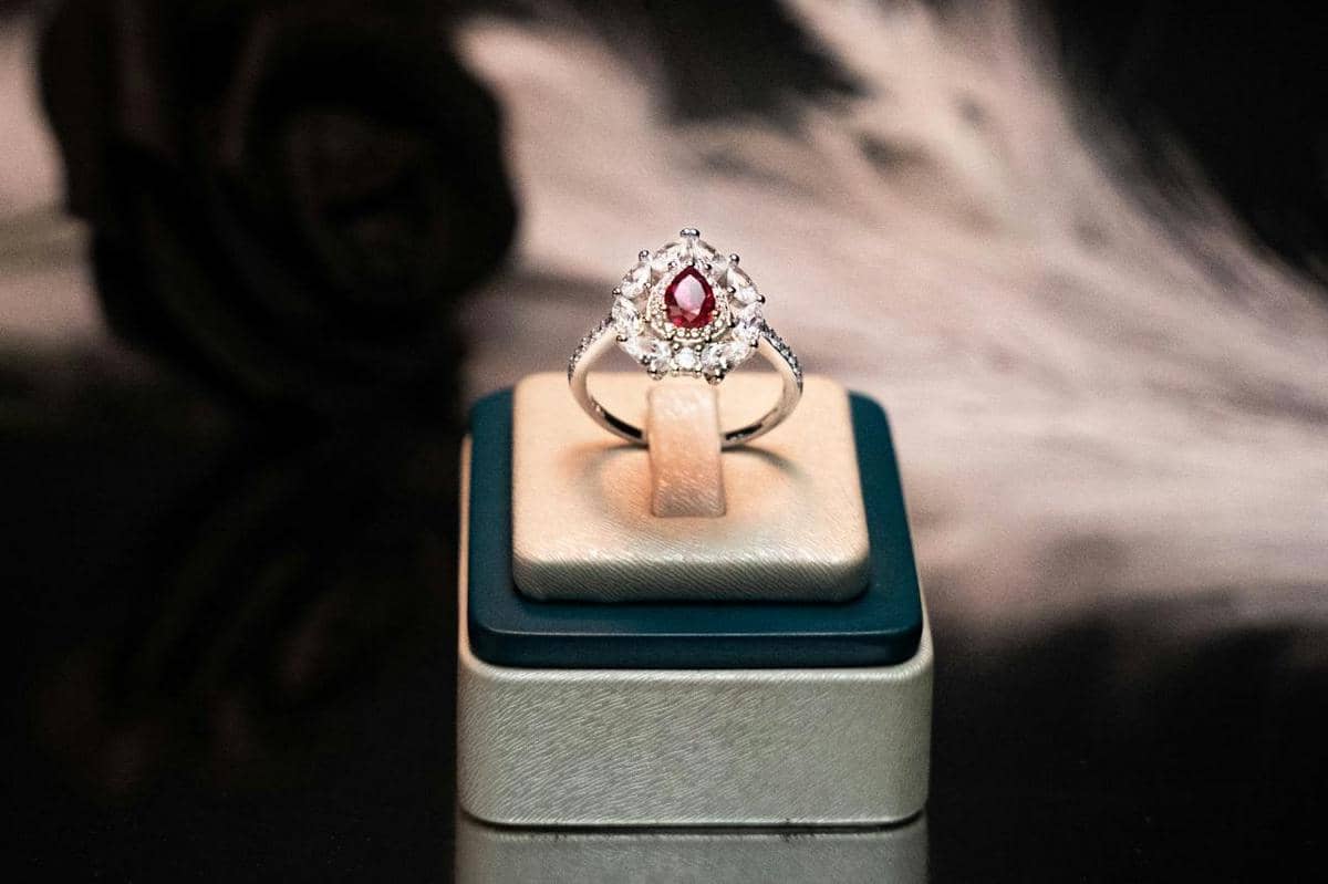 Mewah dan Berkelas, Kenapa Berlian Mahal? Ini 5 Alasannya!